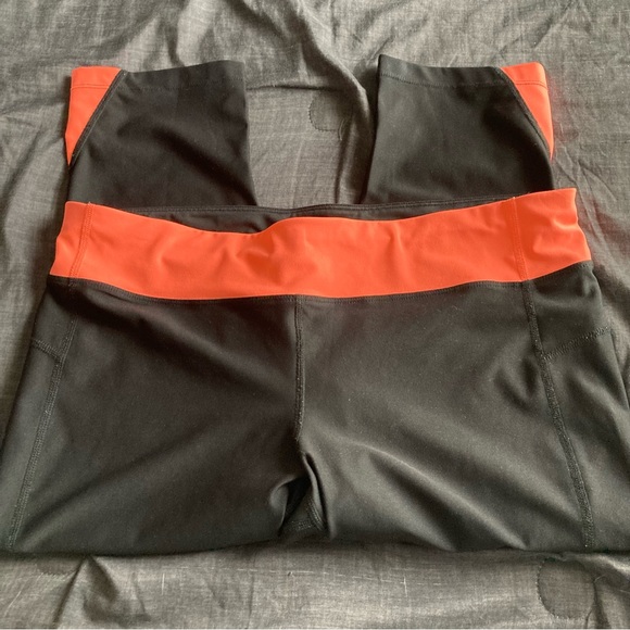 Xersion Women’s Fitted Capri Leggings Size Large - Picture 1 of 7